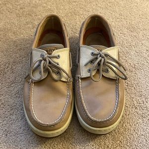 Sperry Men’s Billfish 3-Eye Boat Shoe in Tan Beige